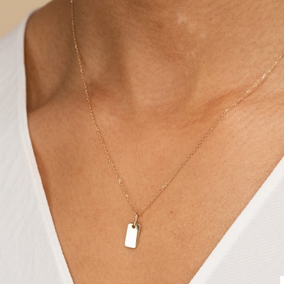 Mejuri 14k Gold Engravable Tag Necklace “O” initial